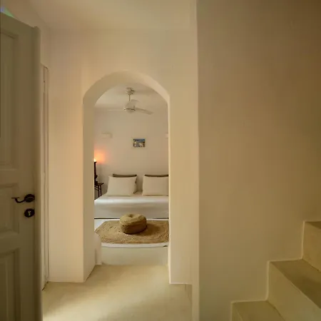 Coat Of Arms Mansion Villa Fira (Santorini)