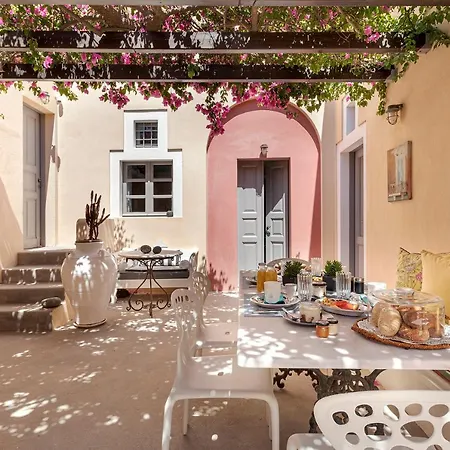 Coat Of Arms Mansion Fira (Santorini)