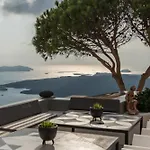 Coat Of Arms Mansion * Fira (Santorini)