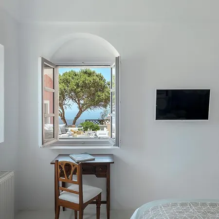 Willa Coat Of Arms Mansion Fira (Santorini)