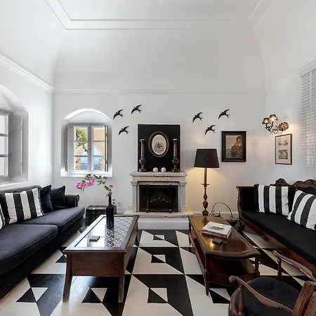 Villa Coat Of Arms Mansion Fira (Santorini)