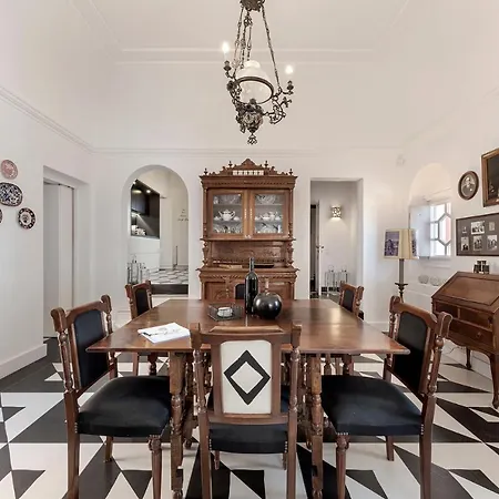 Coat Of Arms Mansion *