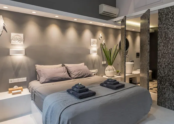 Villa Coat Of Arms Mansion Fira (Santorini)