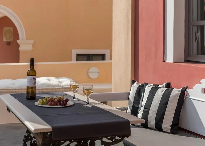 Coat Of Arms Mansion Fira (Santorini)