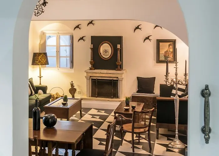 Coat Of Arms Mansion * Fira (Santorini)