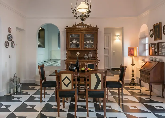 Coat Of Arms Mansion Fira (Santorini)