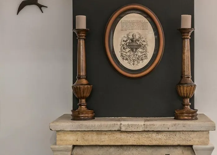 Coat Of Arms Mansion * Fira (Santorini)