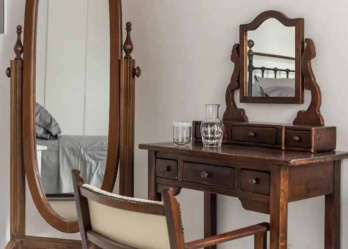 Coat Of Arms Mansion Villa Fira (Santorini)