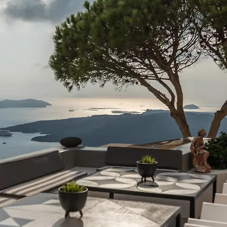 Coat Of Arms Mansion * Fira (Santorini)